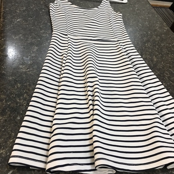 Black & White Striped Women’s Skater Dress H&M 2 - Picture 3 of 8